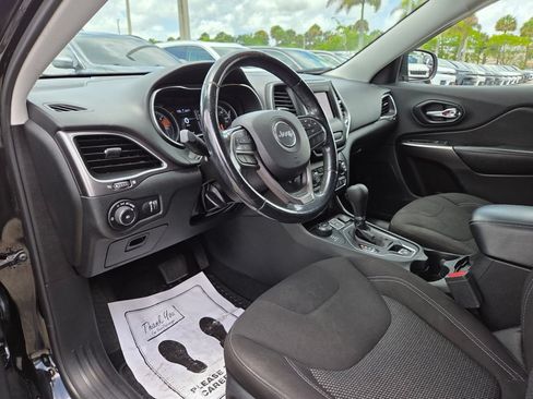 Used 2019 Jeep Cherokee Latitude w/ Cold Weather Group AWD/4WD image 28