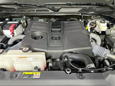 Used 2023 Toyota Tundra SR5 w/ SR5 Convenience Package AWD/4WD image 9
