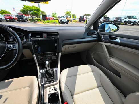 Used 2019 Volkswagen Golf SE FWD image 32