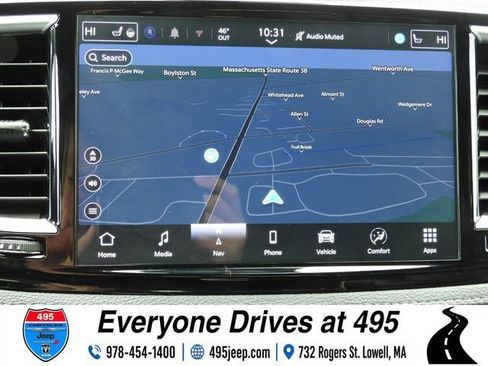 Used 2025 Chrysler Pacifica Limited FWD image 24
