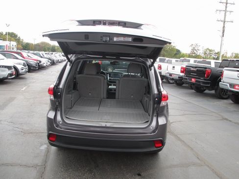 Used 2019 Toyota Highlander XLE image 5