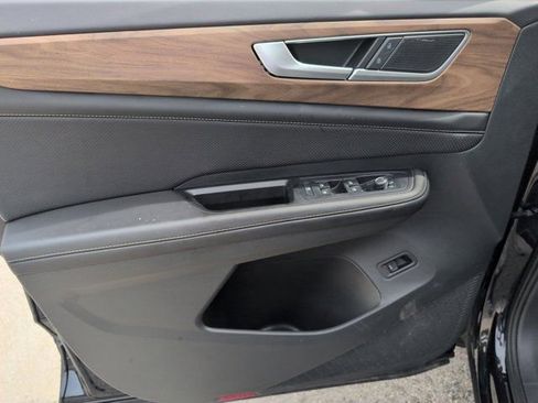 Used 2025 Volkswagen Atlas SE FWD image 11