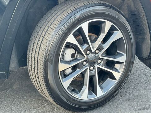 Used 2023 Jeep Grand Cherokee Overland w/ Luxury Tech Group IV image 9