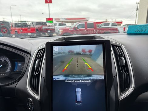 Used 2023 Ford Edge SEL image 14