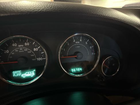 Used 2013 Jeep Wrangler Unlimited Sahara w/ Connectivity Group image 7