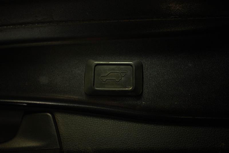 Used 2022 Toyota RAV4 XLE Premium AWD/4WD image 8