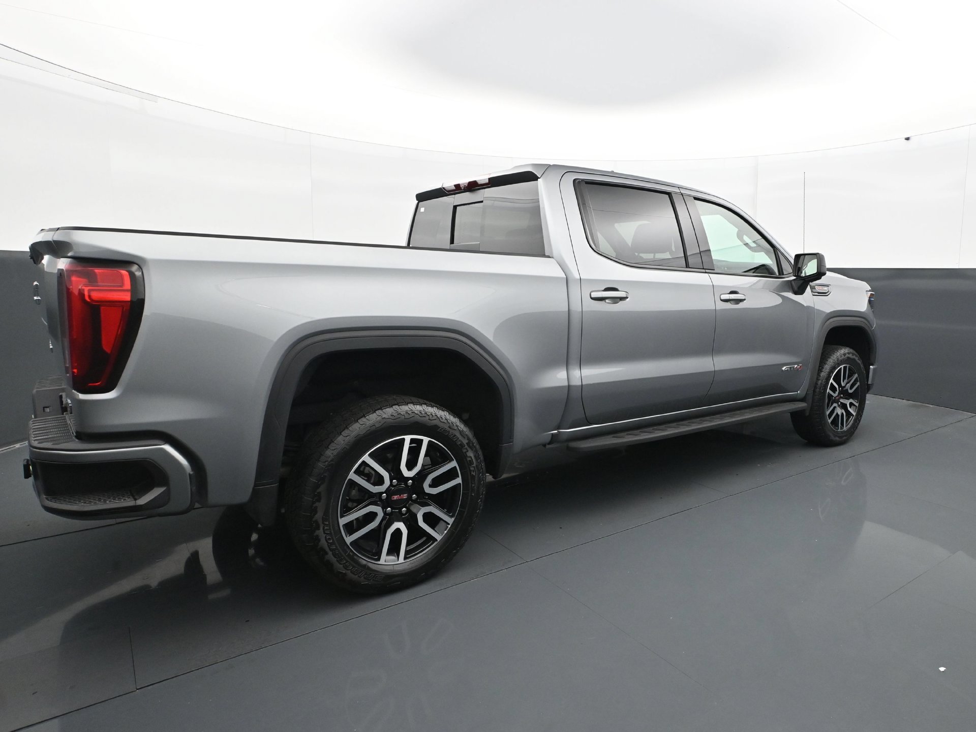 Used 2024 GMC Sierra 1500 AT4 w/ Technology Package AWD/4WD image 7