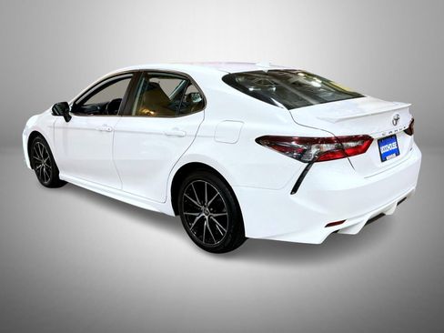 Used 2024 Toyota Camry SE image 7