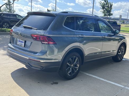 Certified 2022 Volkswagen Tiguan SE FWD image 10