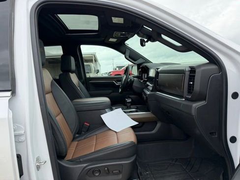 Used 2025 Chevrolet Silverado 1500 High Country image 10