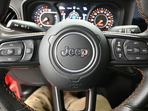 Used 2024 Jeep Gladiator Mojave AWD/4WD image 16