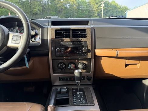 Used 2012 Jeep Liberty Limited AWD/4WD image 12