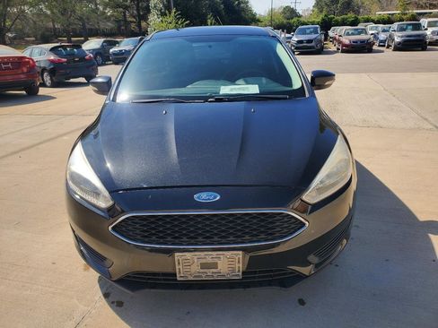 Used 2015 Ford Focus SE image 2