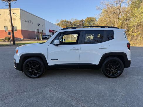 Used 2018 Jeep Renegade Altitude image 2
