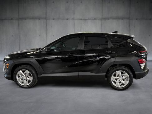 Used 2025 Hyundai Kona SE FWD image 2