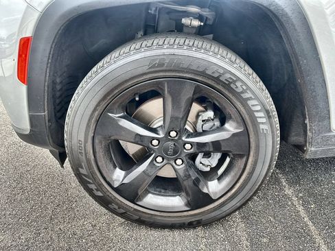 Used 2023 Jeep Grand Cherokee L Limited RWD image 33