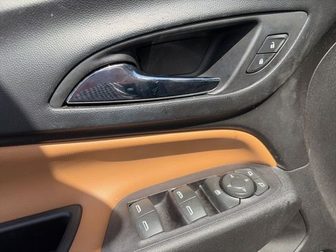 Used 2018 Chevrolet Equinox Premier FWD image 11