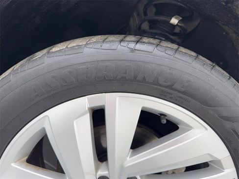 Used 2022 Volkswagen Atlas Cross Sport SE w/ Panoramic Sunroof Package image 81