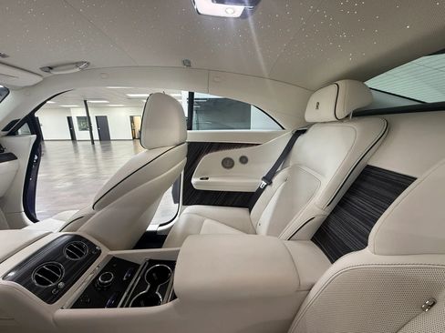 Used 2025 Rolls-Royce Spectre AWD/4WD image 32