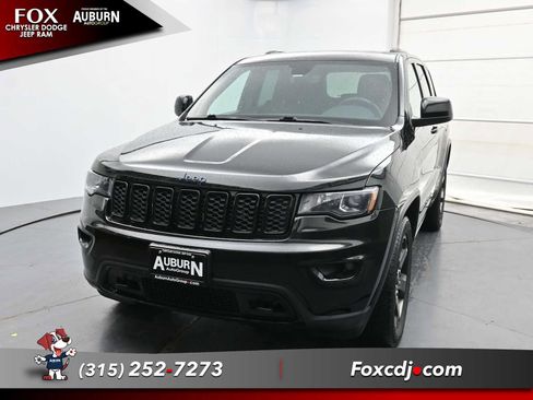 Used 2018 Jeep Grand Cherokee Laredo AWD/4WD image 3