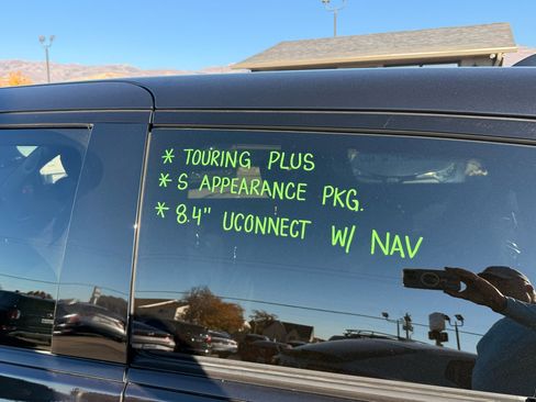 Used 2018 Chrysler Pacifica Touring Plus w/ S Appearance Package image 6