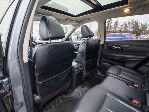 Used 2018 Nissan Rogue SL w/ Premium Package image 45