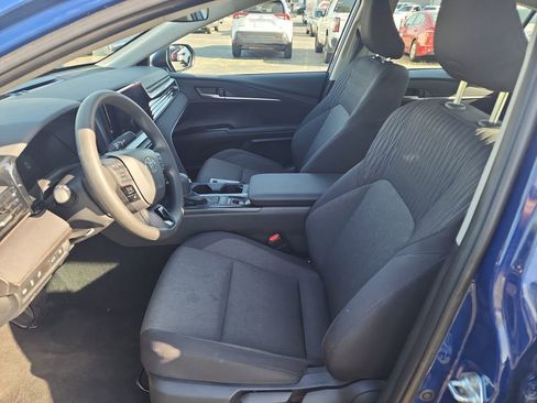 Used 2025 Toyota Camry LE image 11
