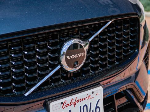 Used 2024 Volvo XC60 B5 Plus w/ Protection Package Premier image 13