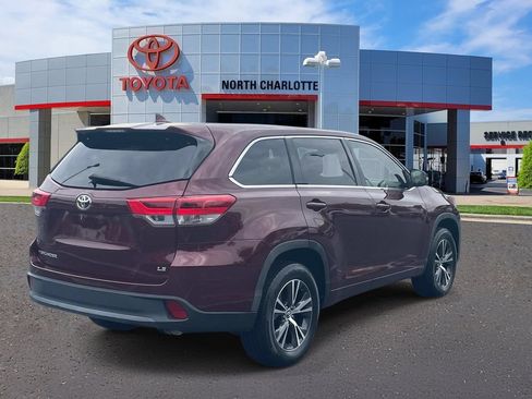 Used 2017 Toyota Highlander Plus FWD image 7
