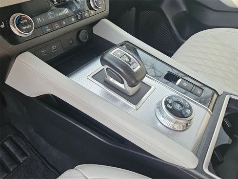 Used 2024 Mitsubishi Outlander SEL image 25