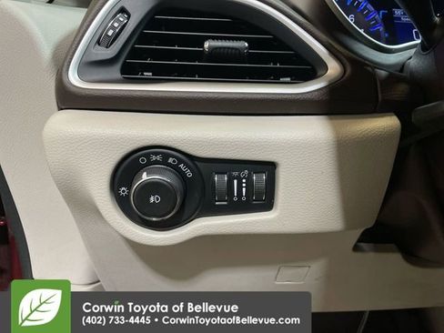 Used 2017 Chrysler Pacifica Touring-L image 19