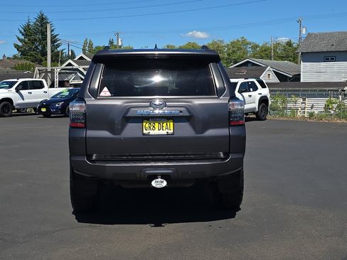 Certified 2019 Toyota 4Runner SR5 AWD/4WD image 8
