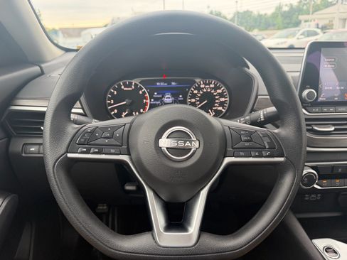 Used 2024 Nissan Altima 2.5 SV FWD image 31