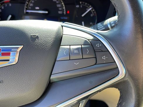 Used 2019 Cadillac XT5 Luxury FWD image 16