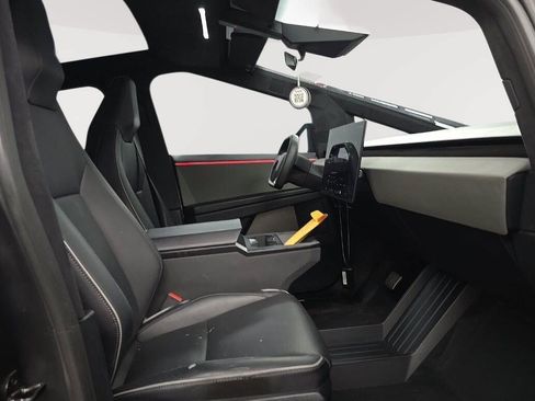 Used 2025 Tesla Cybertruck AWD Crew Cab image 9