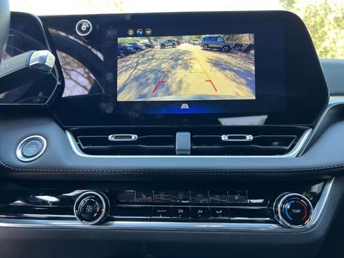 Used 2025 Chevrolet Equinox LT image 17