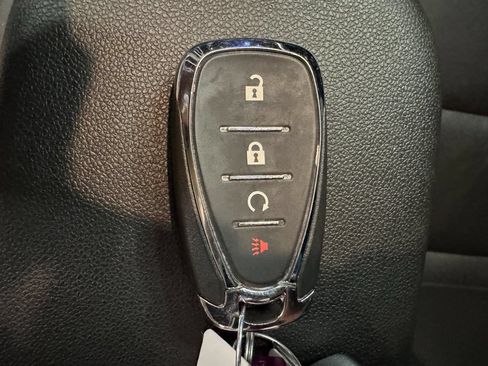 Used 2025 Chevrolet Trax RS FWD image 17