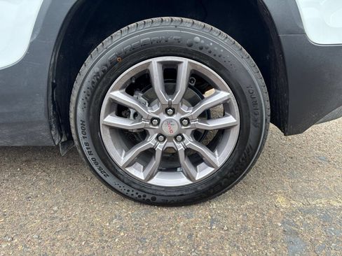 Used 2024 GMC Terrain SLT AWD/4WD image 32