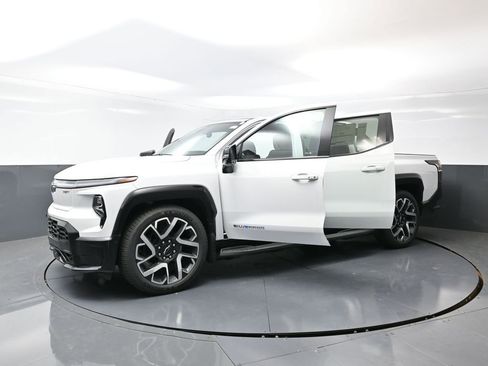 New 2025 Chevrolet Silverado EV RST image 53