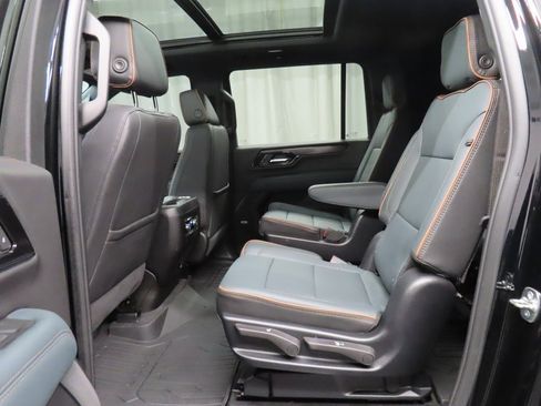 Used 2025 GMC Yukon XL AT4 w/ AT4 Premium Package image 10