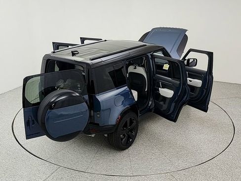 New 2026 Land Rover Defender 110 X-Dynamic SE image 38