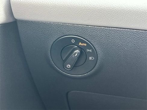 Used 2023 Volkswagen Taos SE image 29