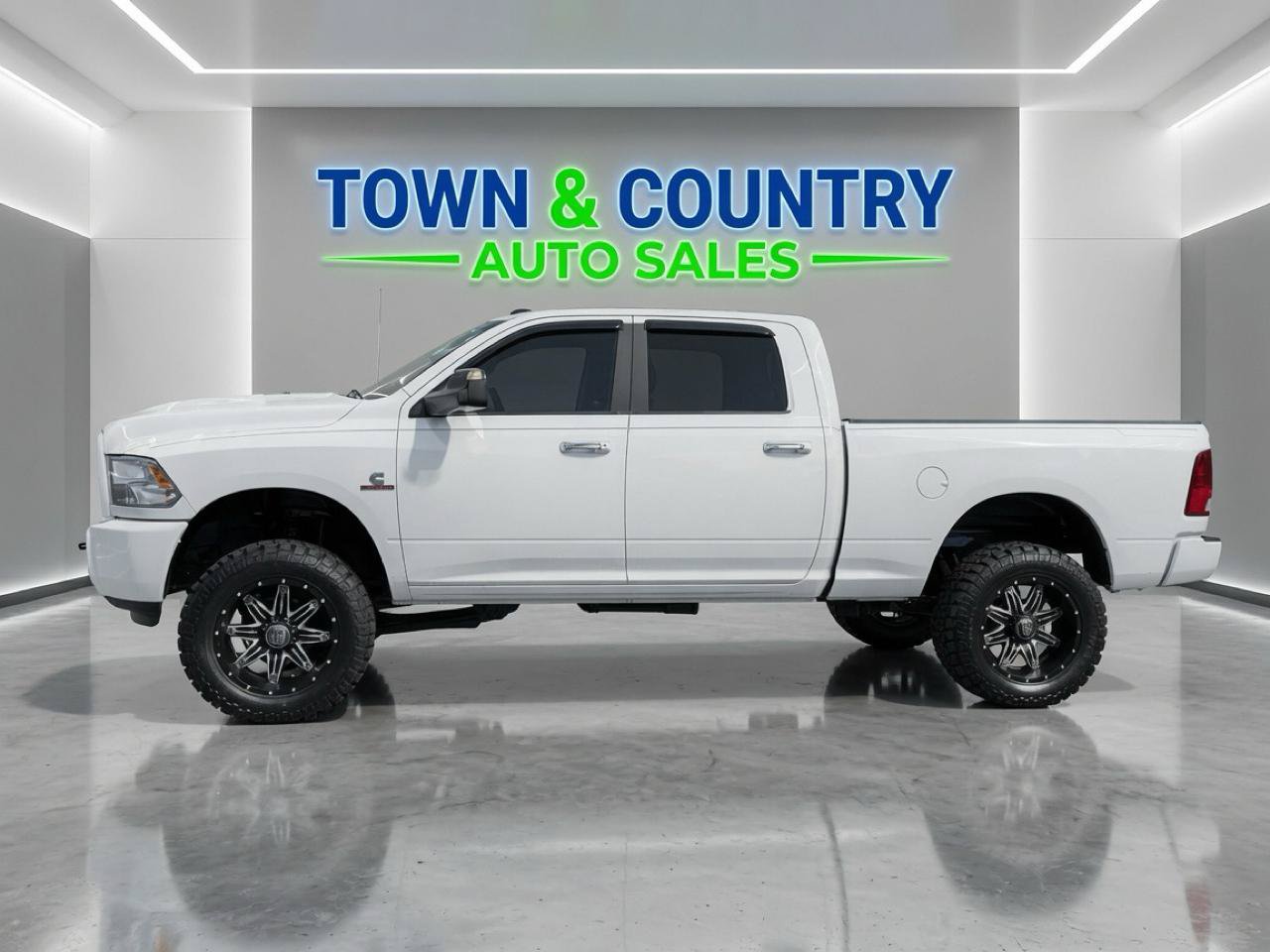 Used 2018 RAM 2500 SLT AWD/4WD image 2