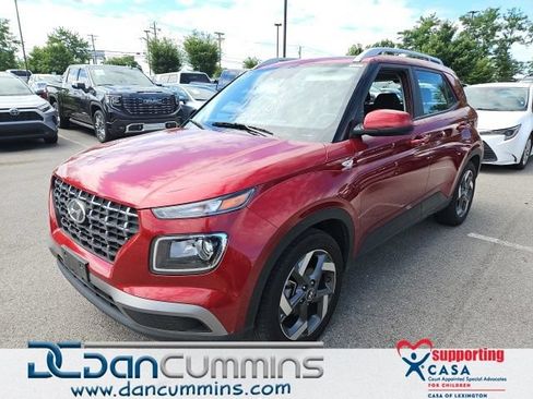 Used 2024 Hyundai Venue SEL FWD image 1