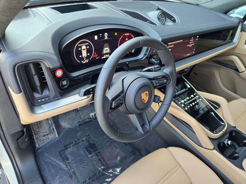 Used 2026 Porsche Cayenne GTS AWD/4WD image 4
