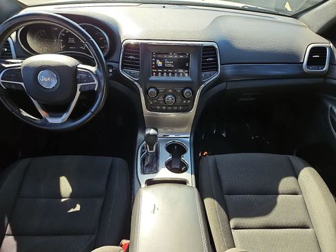 Used 2020 Jeep Grand Cherokee Laredo AWD/4WD image 11