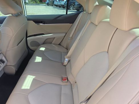 Used 2020 Toyota Camry XLE FWD image 12