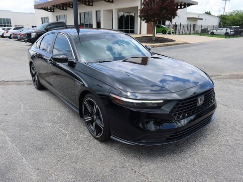 Used 2023 Honda Accord Sport image 2