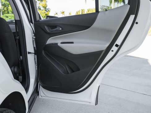 Used 2023 Chevrolet Equinox LS w/ LS Convenience Package image 34