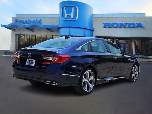 Used 2018 Honda Accord Touring image 7